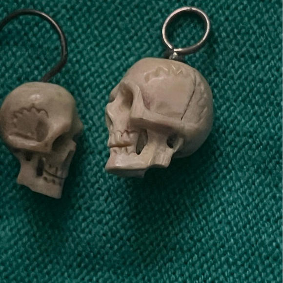 Rare bone carved skull earrings and pendant - Picture 13 of 13